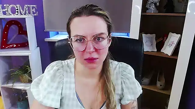 Zoey_Erotic Adlı Modelin Canlı XXX Sohbeti