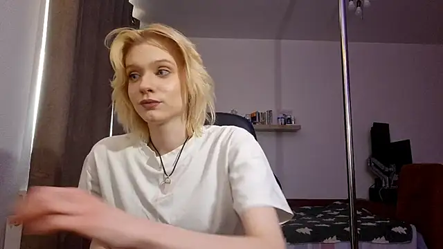 AuraNeveraのライブXXXチャット