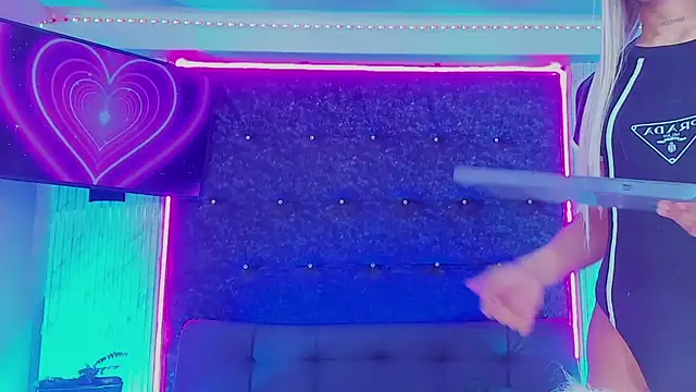 Chat +18 de Queens_Wonders_Blonders ao vivo