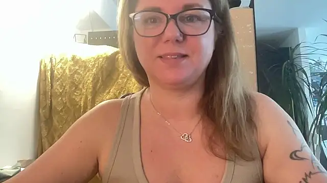 bezejmenanic's Live XXX Chat