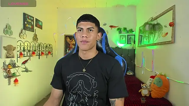 Damian_latinxxx Adlı Modelin Canlı XXX Sohbeti