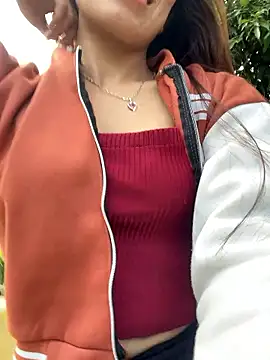 nhinhi-sexy's Live XXX Chat