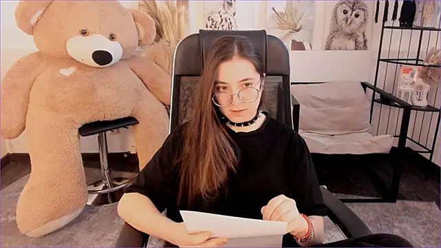 VirtuallVoyant's Live XXX Chat