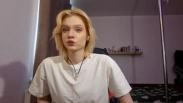 AuraNevera's Live XXX Chat