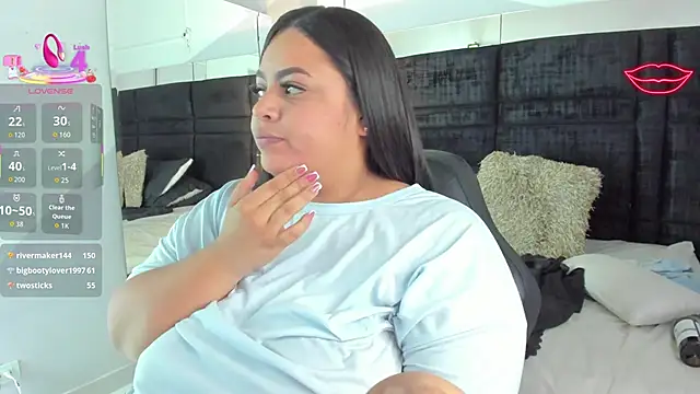 MayaCurvy live XXX chat