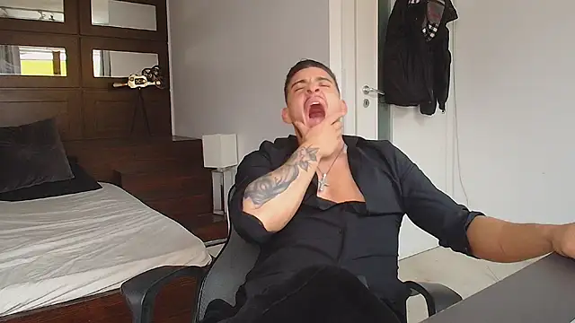 ElijahThorne's Live XXX Chat