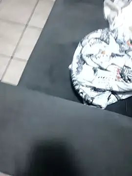 M8ygcthf3: διαδικτυακό σόου στην κάμερα