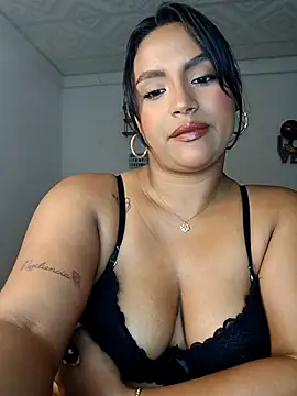 victoria_roussee: онлайн-секс-чат