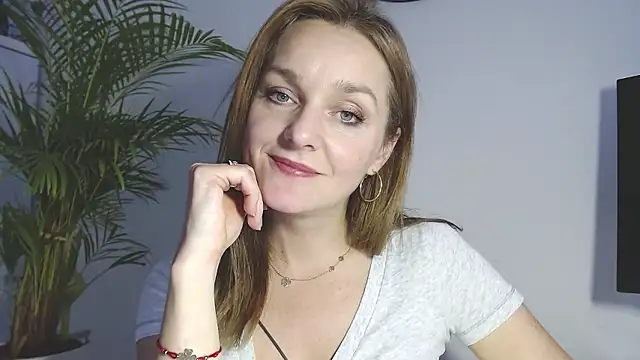 AliciaDesire's Live XXX Chat