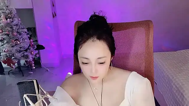 Daisy-77's Live XXX Chat