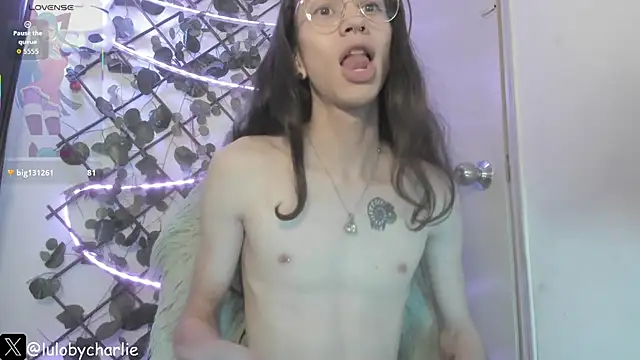 XXX chat uživo modela vodkadelulo