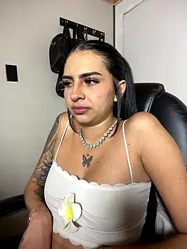 Hilary_pinkk's Live XXX Chat