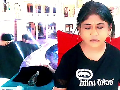 IndianPleasurez1 Adlı Modelin Canlı XXX Sohbeti