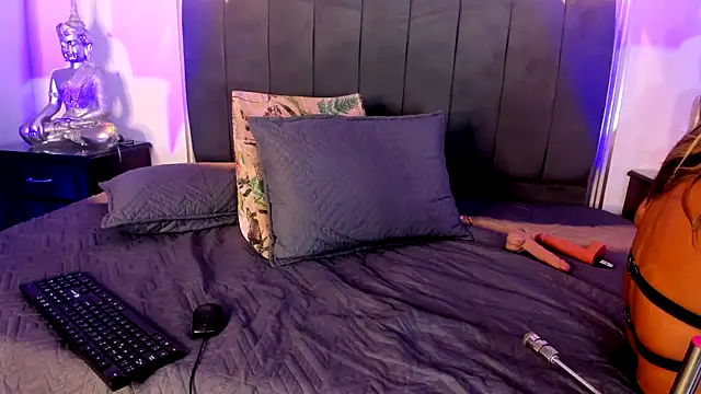 XXX chat uživo modela hillaryrosee