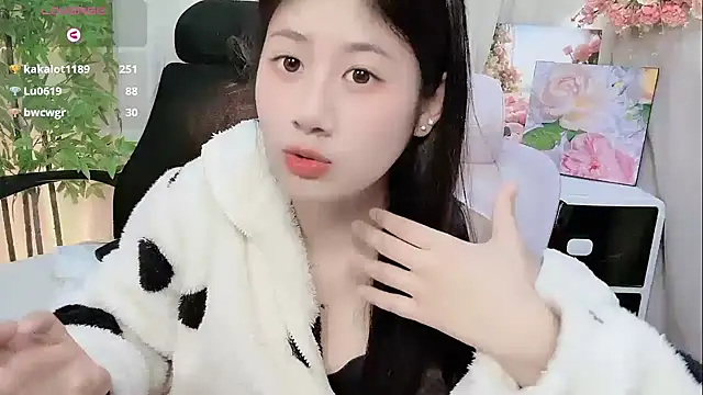 Yvonne-07's Live XXX Chat