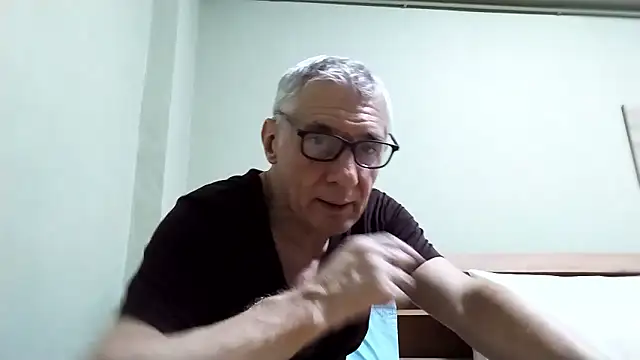 XXX chat uživo modela BIGUNCUTHARDCOCK