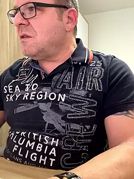 coupleLatinaLovers' Live XXX Chat