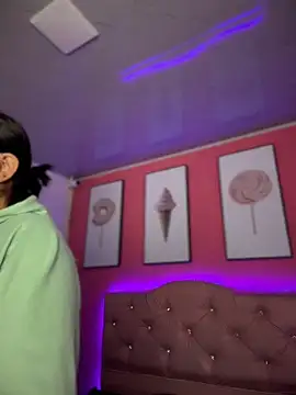 Megaan__More live XXX chat