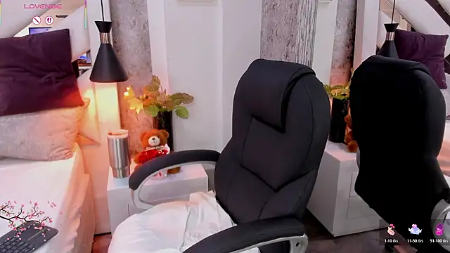 Megan-8 élő XXX-chatje