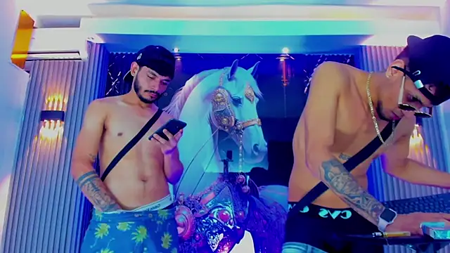 The_Gods_In_Diamonds: онлайн-секс-чат