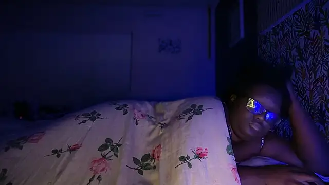 -Yagurlwest live XXX chat