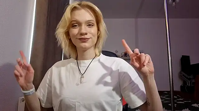 AuraNevera's Live XXX Chat