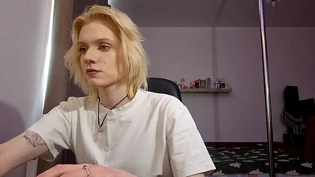 AuraNevera's Live XXX Chat