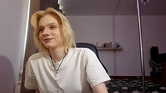 AuraNevera's Live XXX Chat