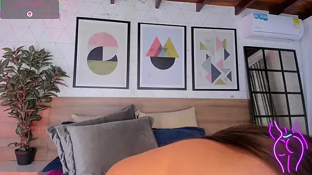 MiaKay1's Live XXX Chat