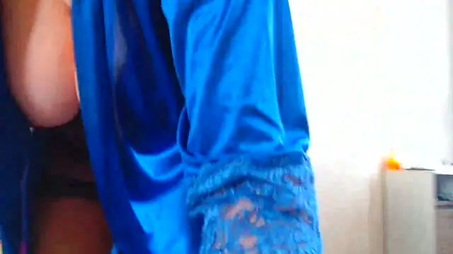 Brionia live XXX chat