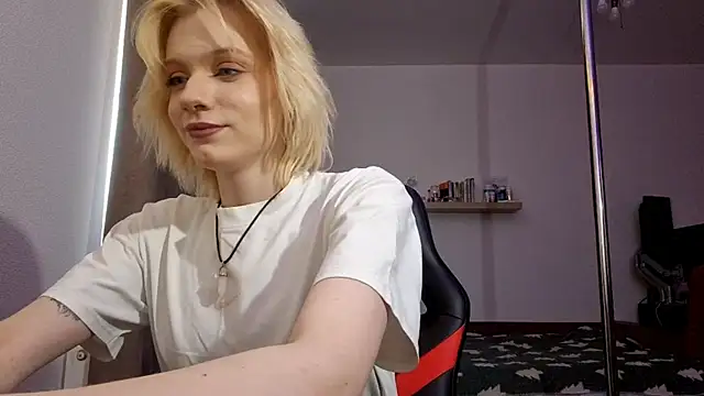 AuraNevera's Live XXX Chat