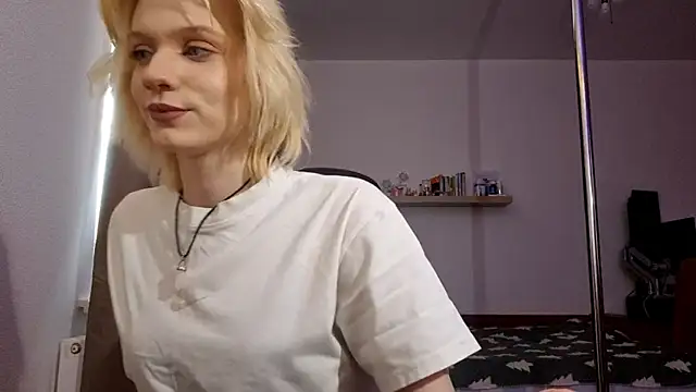 AuraNevera's Live XXX Chat