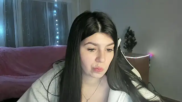 KisaModel Adlı Modelin Canlı XXX Sohbeti