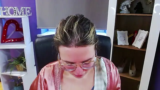 Zoey_Erotic Adlı Modelin Canlı XXX Sohbeti