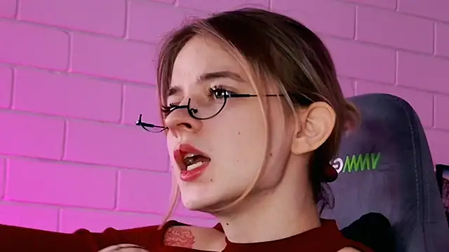 TinaDavil Adlı Modelin Canlı XXX Sohbeti