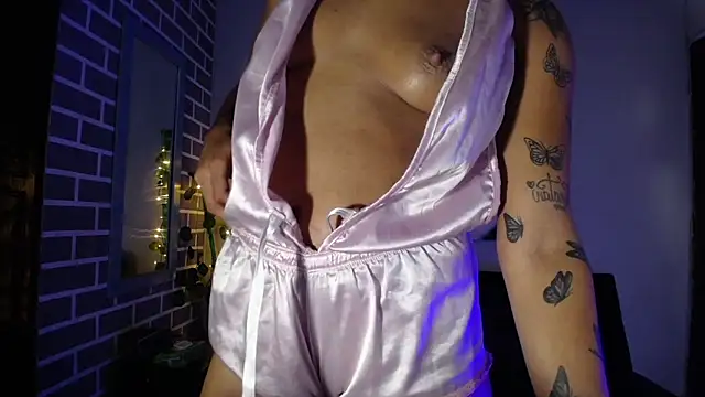 XXX chat uživo modela Kityy_cumm