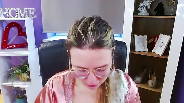 Zoey_Erotic Adlı Modelin Canlı XXX Sohbeti