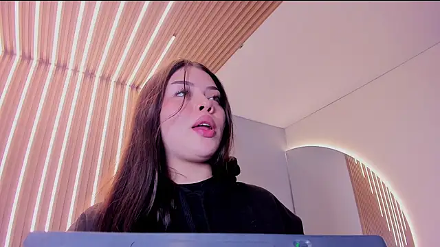 Sexy_paradise18_ Adlı Modelin Canlı XXX Sohbeti