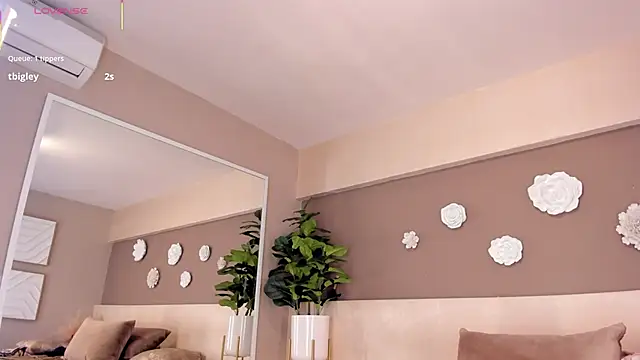 AriaFoster Adlı Modelin Canlı XXX Sohbeti