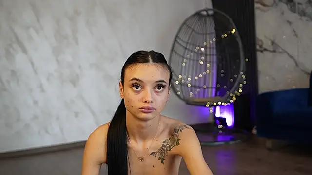 RachelRavee Adlı Modelin Canlı XXX Sohbeti