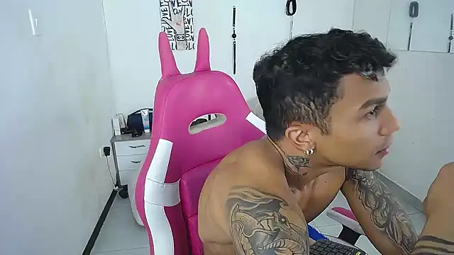 Show modela Leonard_Price na web-kameri