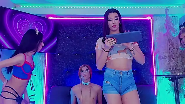 Queens_Wonders_Blonders Adlı Modelin Canlı XXX Sohbeti