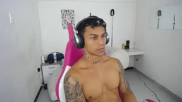 Leonard_Price's Live XXX Chat