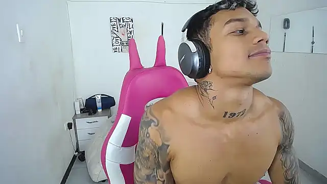 Leonard_Price Live XXX-chat