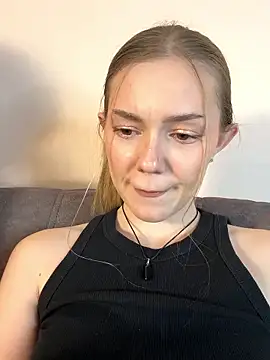 MilaMoone's Live XXX Chat