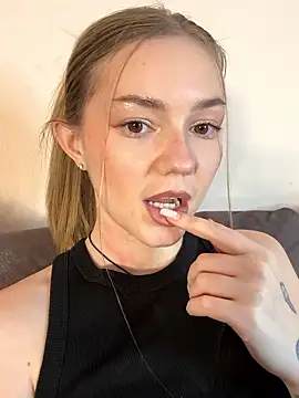 MilaMoone's Live XXX Chat