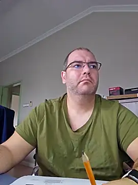 Andrew1900529's Live XXX Chat