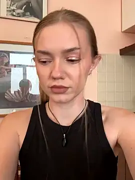 MilaMoone's Live XXX Chat