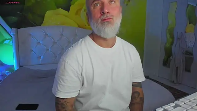 BlowMyXXL's Live XXX Chat