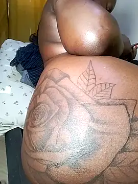 Hugemassivebootie's Live XXX Chat